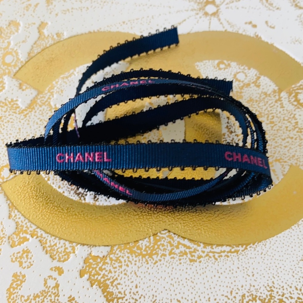 CHANEL Blue Color With Pink Embossed Lettering - Picture 6 of 9